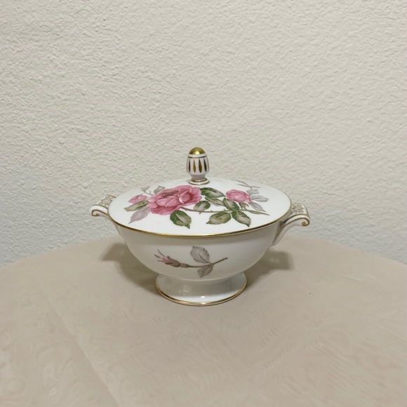 Vintage rose trinket box